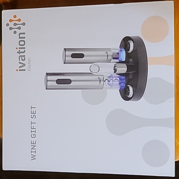 Wine Gift Set - Picture 1 of 2